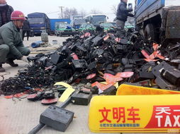 合肥重拳出击 公开销毁100台克隆出租车，彰显整治非法营运决心